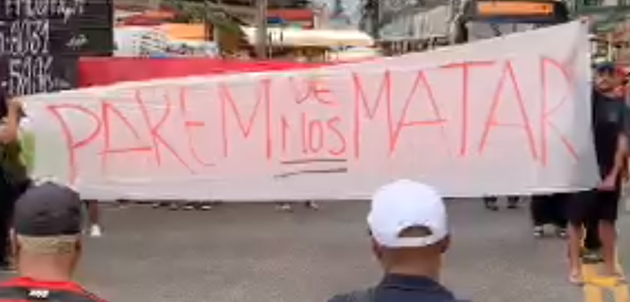 Protesto no Alemão contra o governador Wilson Witzel por conta do assassinato da menina de 8 anos Agatha Félix. (Foto: Reprodução Rene Silva) Protesto no Alemão contra o governador Wilson Witzel por conta do assassinato da menina de 8 anos Agatha Félix.