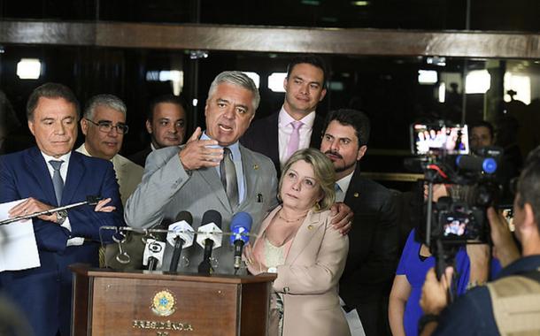 Senadora Selma Arruda (PSL-MT) anuncia sua saída do PSL, e sua filiação ao Podemos. \r\rSenador Major Olimpio (PSL-SP) concede entrevista.\r\rParticipam:\rdeputado José Medeiros (Podemos-MT);\rsenador Alvaro Dias (Podemos-PR);\rsenador Marcos Rogério (DEM-RO); \rsenador Styvenson Valentim (Podemos-RN).\r \rFoto: Roque de Sá/Agência Senado (Foto: Roque de Sá) Senadora Selma Arruda (PSL-MT) anuncia sua saída do PSL, e sua filiação ao Podemos. \r\rSenador Major Olimpio (PSL-SP) concede entrevista.\r\rParticipam:\rdeputado José Medeiros (Podemos-MT);\rsenador Alvaro Dias (Podemos-PR);\rsenador Marcos Rogério (DEM-RO); \rsenador Styvenson Valentim (Podemos-RN).\r \rFoto: Roque de Sá/Agência Senado