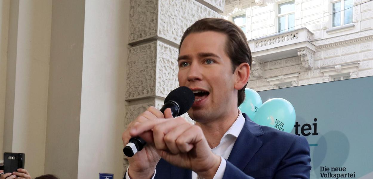 Former Austrian chancellor Sebastian Kurz from the Austrian People's Party, OEVP, speaks at a closing rally ahead of elections in Vienna, Austria, on Thursday. The Austrian elections are on Sunday. (Foto: Ronald Zak) Former Austrian chancellor Sebastian Kurz from the Austrian People's Party, OEVP, speaks at a closing rally ahead of elections in Vienna, Austria, on Thursday. The Austrian elections are on Sunday.