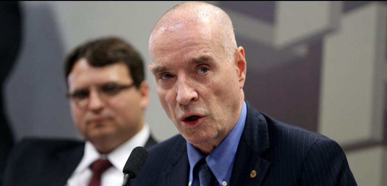 BrasÃlia - O empresário Eike Batista fala na Comissão Parlamentar de Inquérito (CPI) do Senado que apura irregularidades no BNDES (Wilson Dias/Agência Brasil) (Foto: Wilson Dias/Agência Brasil) BrasÃlia - O empresário Eike Batista fala na Comissão Parlamentar de Inquérito (CPI) do Senado que apura irregularidades no BNDES (Wilson Dias/Agência Brasil)