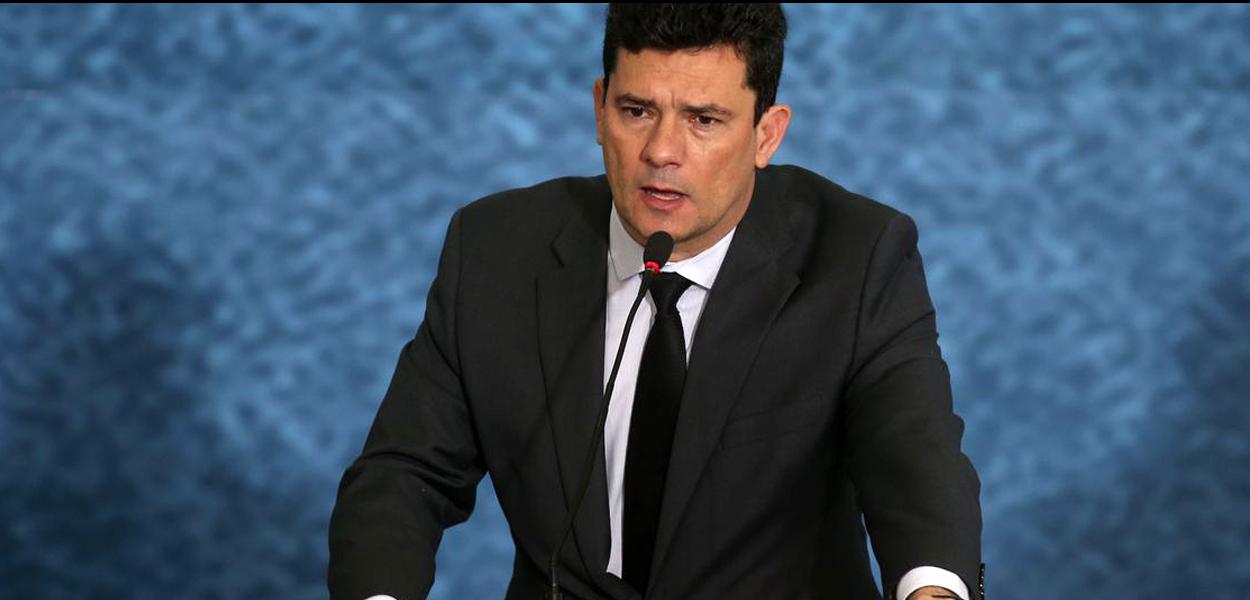 O ministro da Justiça e Segurança Pública, Sergio Moro, participa do lançamento da campanha publicitária do Projeto Anticrime, do governo federal (Foto: Antonio Cruz/ Agência Brasil)
O ministro da Justiça e Segurança Pública, Sergio Moro, participa do lançamento da campanha publicitária do Projeto Anticrime, do governo federal