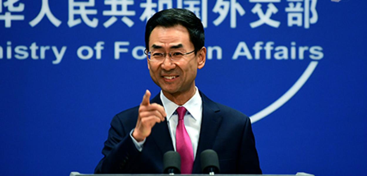 Geng Shuang, porta-voz da Chancelaria chinesa (Foto: Xinhua) Geng Shuang, porta-voz da Chancelaria chinesa
