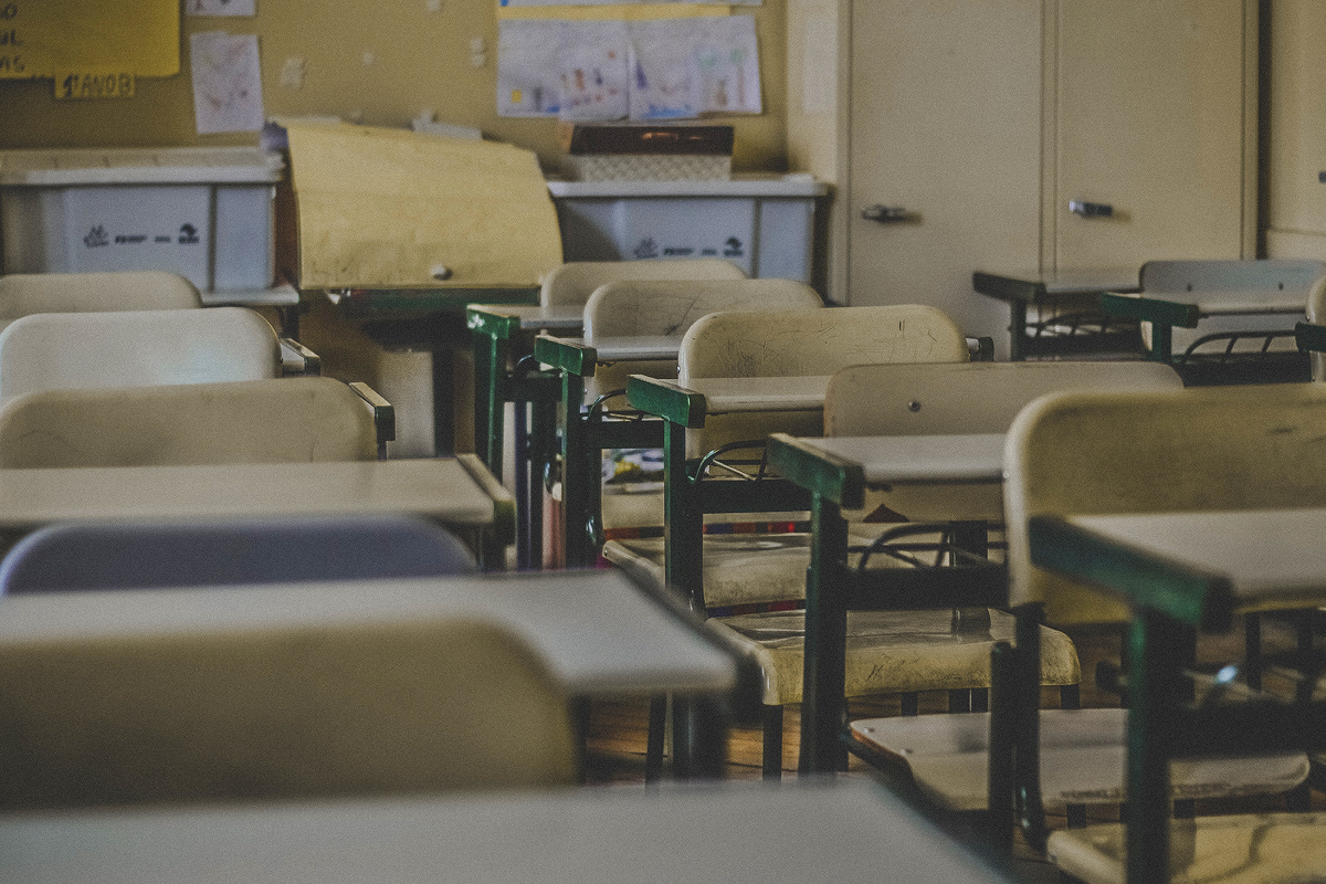 Bolsonaro veta projeto que prevê psicólogos em escolas (Foto: Feliphe Schiarolli/Unsplash/Reprodução) Bolsonaro veta projeto que prevê psicólogos em escolas