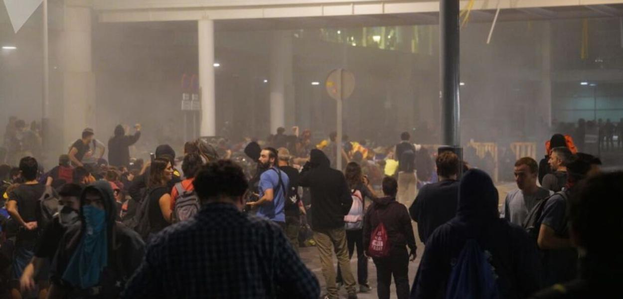 Protesto pró-Catalunha no aeroporto de El Prat, em Barcelona. (Foto: Sputnik) Protesto pró-Catalunha no aeroporto de El Prat, em Barcelona.