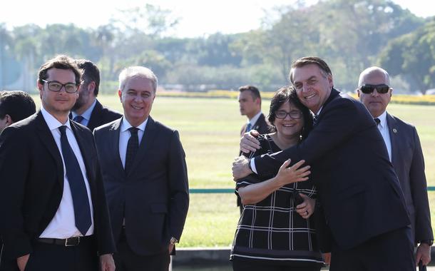Jair Bolsonaro e Damares Alves (Foto: Marcos Corrêa/PR) Jair Bolsonaro e Damares Alves