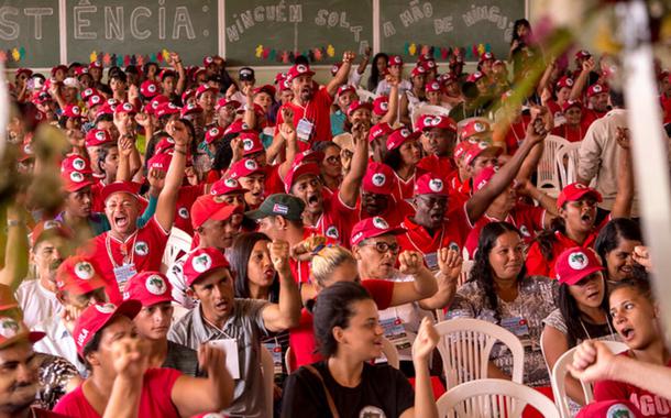 Militantes do MST no Centro Paulo Freire em Caruraru (Foto: PH Reinaux) Militantes do MST no Centro Paulo Freire em Caruraru