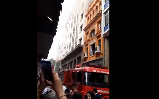 Incêndia no Rio de Janeiro (Foto: Reprodução Twitter) Incêndia no Rio de Janeiro
