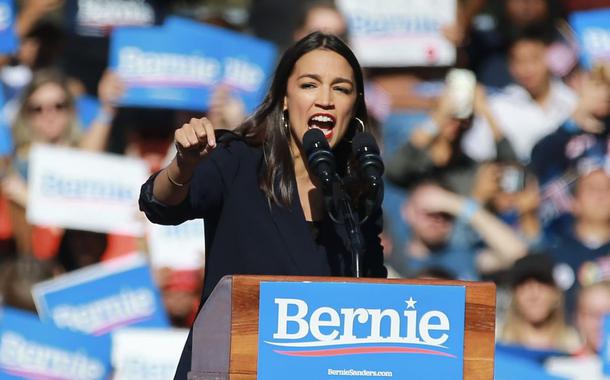 Deputada Alexandria Ocasio-Cortez apoia Bernie Sanders (Foto: Gordon Donovan/Yahoo News) Deputada Alexandria Ocasio-Cortez apoia Bernie Sanders