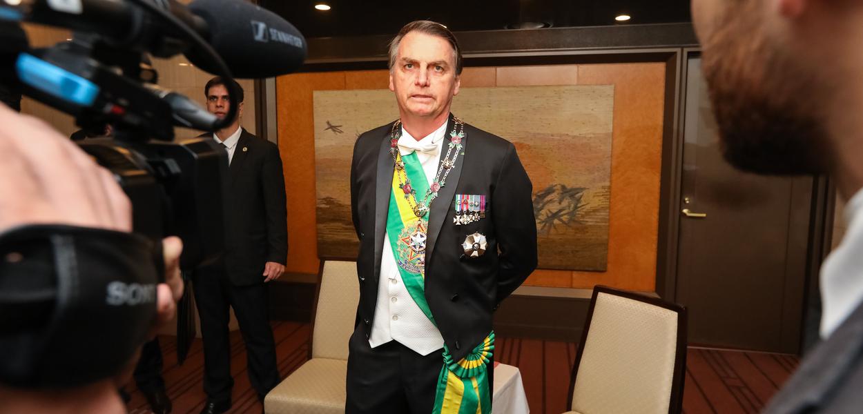 Jair Bolsonaro conversa com a Imprensa (22 out) na saída para a cerimônia de entronização (Foto: José Dias/PR) Jair Bolsonaro conversa com a Imprensa (22 out) na saída para a cerimônia de entronização