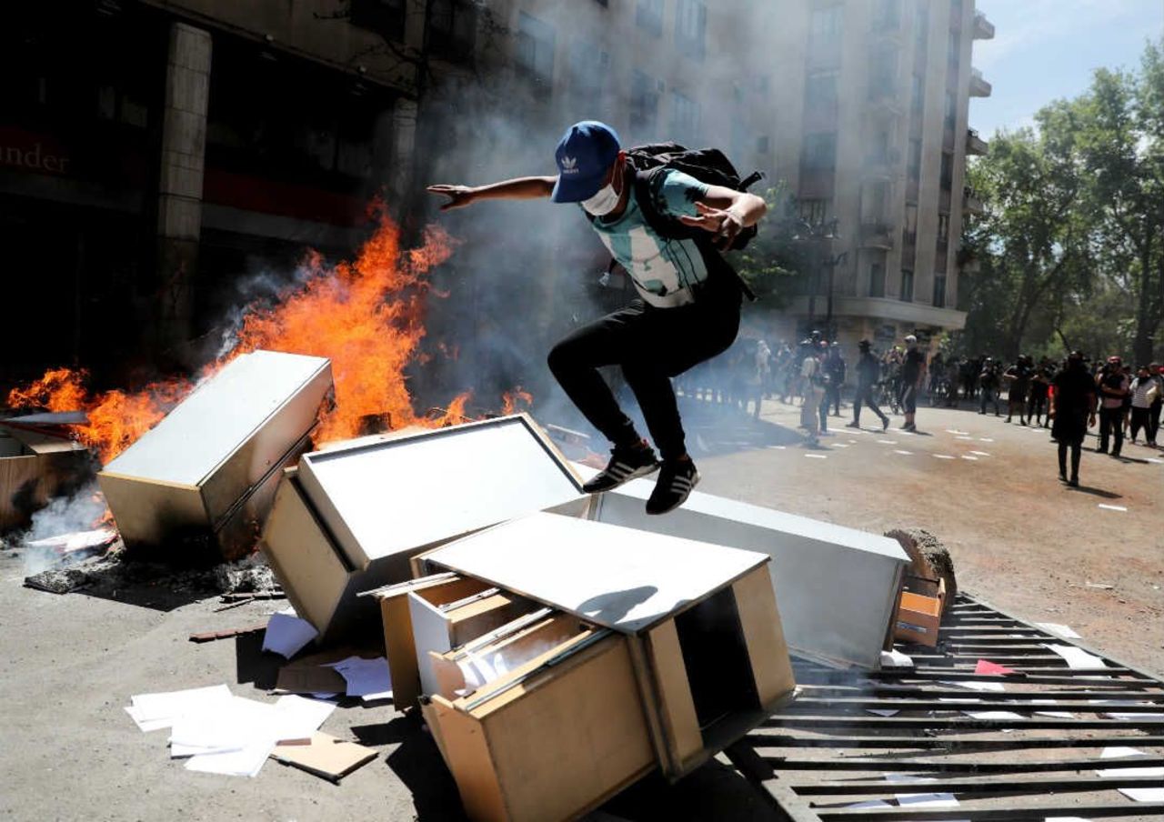 Protesto no chile (Foto: Ivan Alvarado/Reuters) Protesto no chile