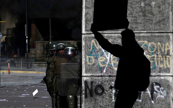 Protesto no Chile (Foto: Juan Gonzalez /Reuters) Protesto no Chile