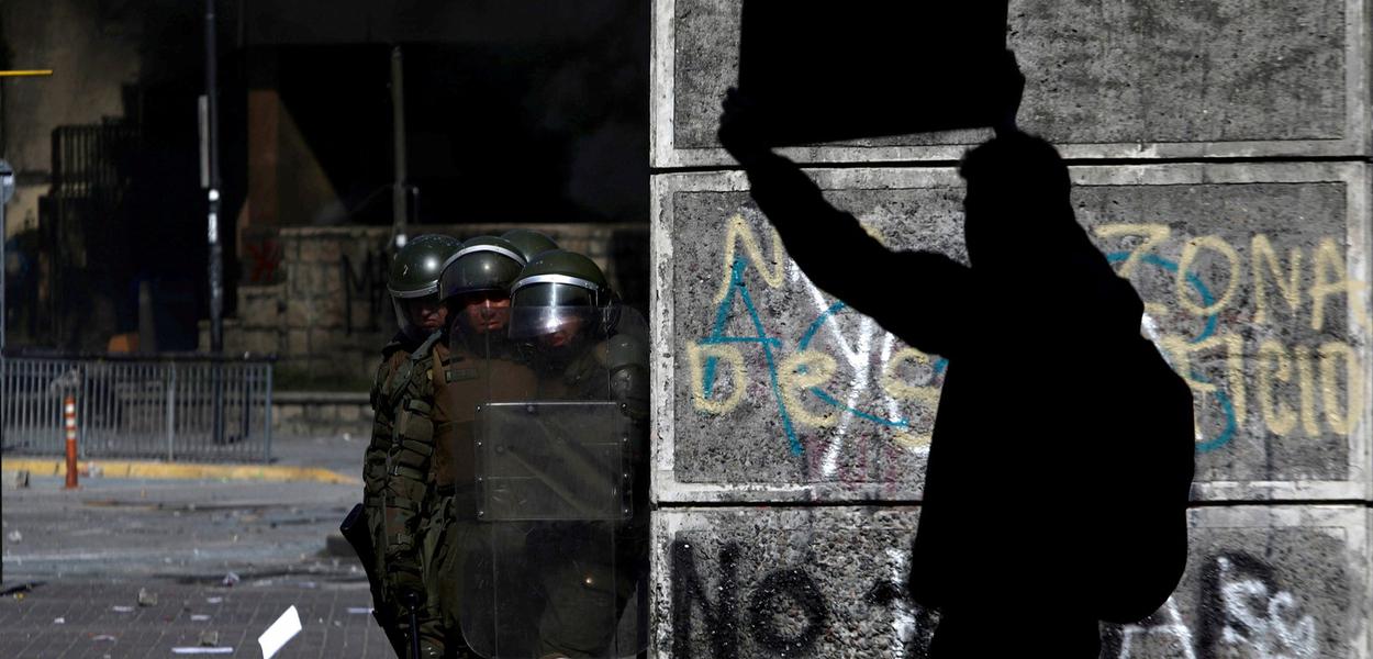 Protesto no Chile (Foto: Juan Gonzalez /Reuters) Protesto no Chile