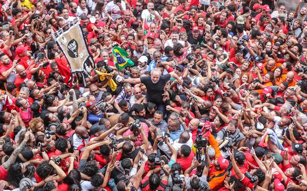 Lula na vigília em Curitiba (Foto: Ricardo Stuckert) Lula na vigília em Curitiba