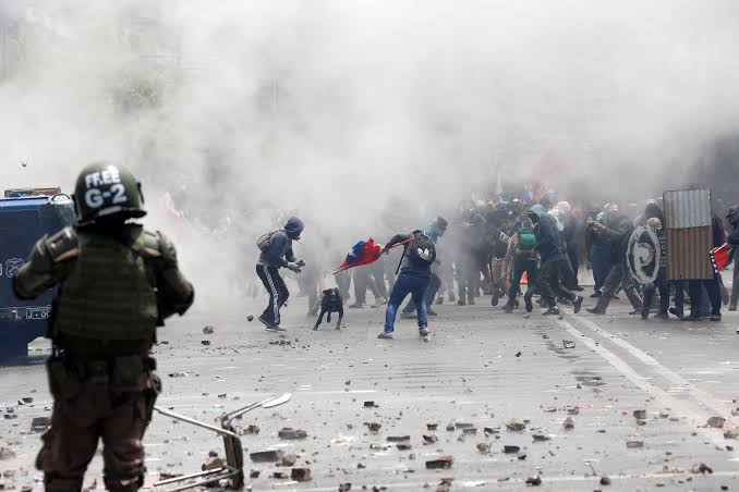 Repressão contra protestos no Chile (Foto: Reuters) Repressão contra protestos no Chile