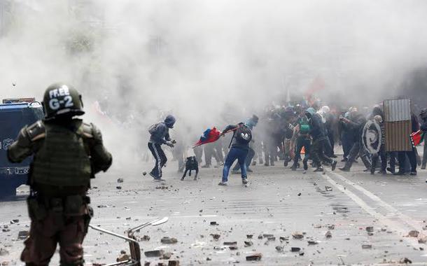 Repressão contra protestos no Chile (Foto: Reuters) Repressão contra protestos no Chile