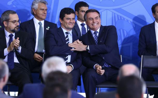 O ministro da Justiça e Segurança Pública, Sergio Moro e o presidente Jair Bolsonaro, participam da solenidade de Lançamento do Projeto em Frente Brasil (Foto: Valter Campanato/Agência Brasil) O ministro da Justiça e Segurança Pública, Sergio Moro e o presidente Jair Bolsonaro, participam da solenidade de Lançamento do Projeto em Frente Brasil