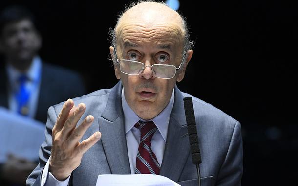 Em pronunciamento, à bancada, senador José Serra (PSDB-SP). (Foto: Roque de Sá/Agência Senado) Em pronunciamento, à bancada, senador José Serra (PSDB-SP).