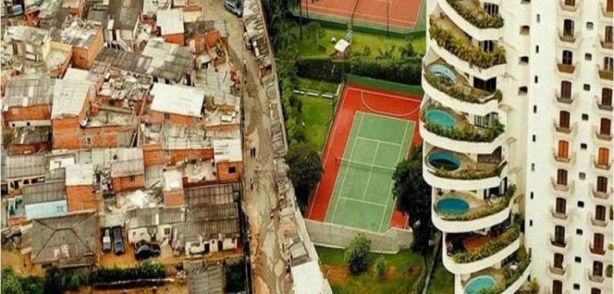 Favela de Paraisópolis ao lado de prédio luxuoso no Morumbi Favela de Paraisópolis ao lado de prédio luxuoso no Morumbi