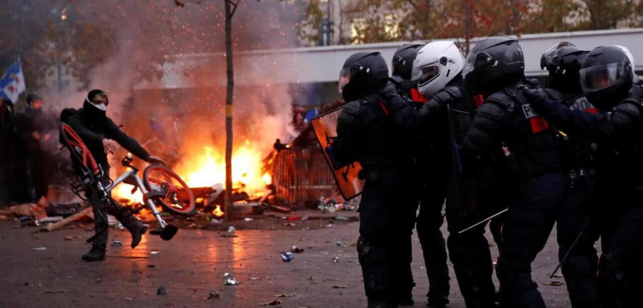 Greve geral na França é marcada por protestos (Foto: REUTERS/Gonzalo Fuentes) Greve geral na França é marcada por protestos