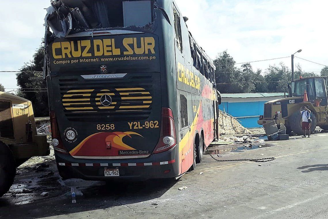 Acidente de ônibus no Peru deixa 16 pessoas mortas (Foto: Reuters/Divulgação) Acidente de ônibus no Peru deixa 16 pessoas mortas