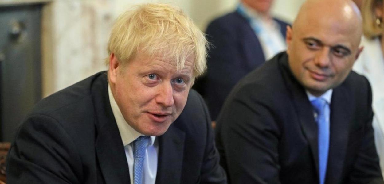 Boris Johnson e Sajid Javid (Foto: Aaron Chown/Pool via REUTERS) Boris Johnson e Sajid Javid