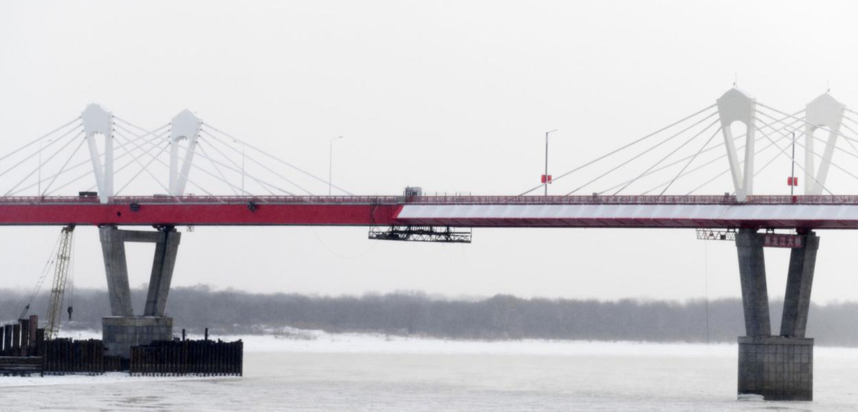 Ponte sobre o Rio Amur na fronteira entre Rússia e China (Foto: Russia Today) Ponte sobre o Rio Amur na fronteira entre Rússia e China