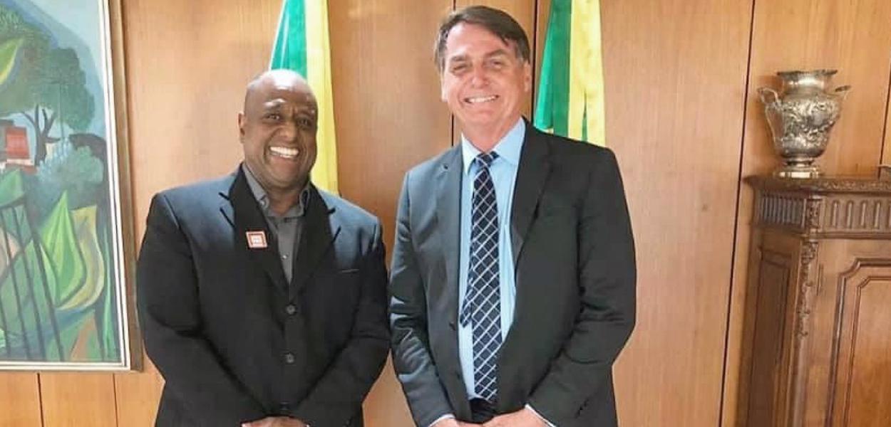 Marcello Magalhães, novo diretor da EGLO, e Jair Bolsonaro (Foto: Reprodução/Facebook) Marcello Magalhães, novo diretor da EGLO, e Jair Bolsonaro