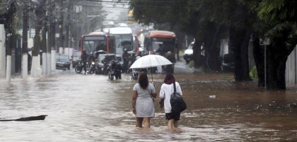 Alagamento em São Paulo (Foto: Agência Brasil) Alagamento em São Paulo