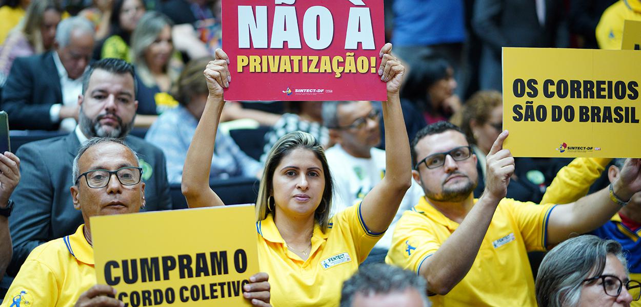 Ato Político pela valorização do serviço público no Brasil. (Foto: Pablo Valadares/Câmara dos Deputados) Ato Político pela valorização do serviço público no Brasil.