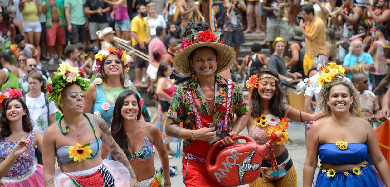Blocos participam do carnaval do Rio de Janeiro, no centro da cidade (Foto: © Fernando Frazão/Agência Brasil) Blocos participam do carnaval do Rio de Janeiro, no centro da cidade