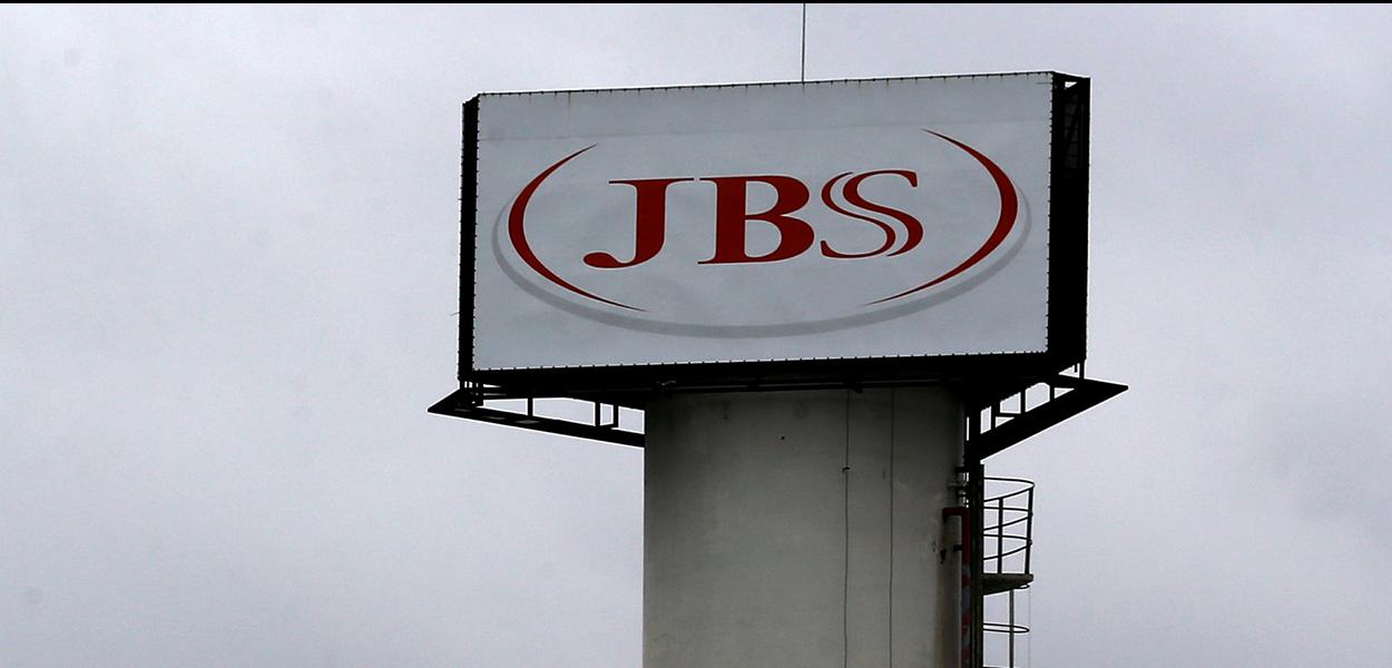 Logo da JBS é visto em unidade na cidade de Jundiaí. (Foto: REUTERS/Paulo Whitaker) Logo da JBS é visto em unidade na cidade de Jundiaí.