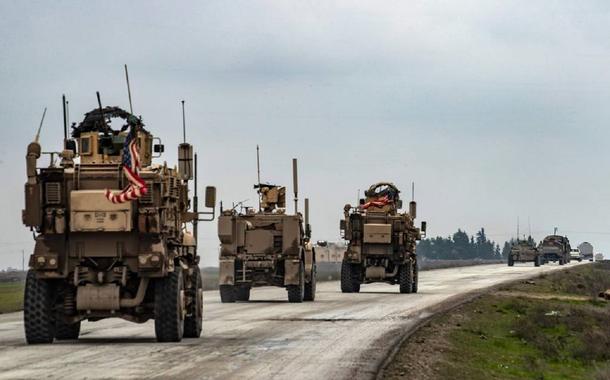 Russos e americanos na Síria (Foto: Delil Souleiman AFP) Russos e americanos na Síria