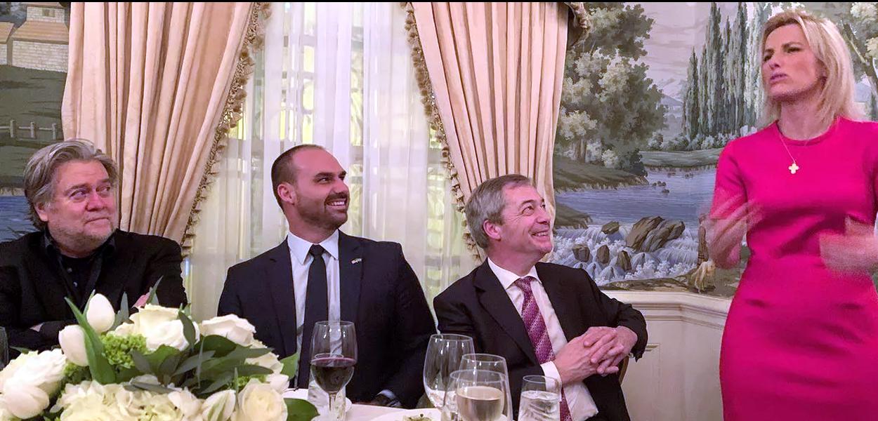 Jantar promovido por Bannon com lideranças da extrema-direita. (Foto: Reprodução/Twitter) www.brasil247.com - Jantar promovido por Bannon com lideranças da extrema-direita.