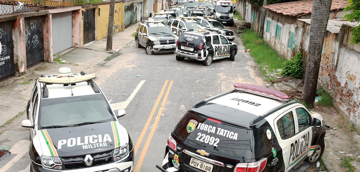 Viaturas da Polícia Militar do Ceará em frente a batalhão durante greve de policiais em Fortaleza (Foto: REUTERS/Lucas Moura) Viaturas da Polícia Militar do Ceará em frente a batalhão durante greve de policiais em Fortaleza