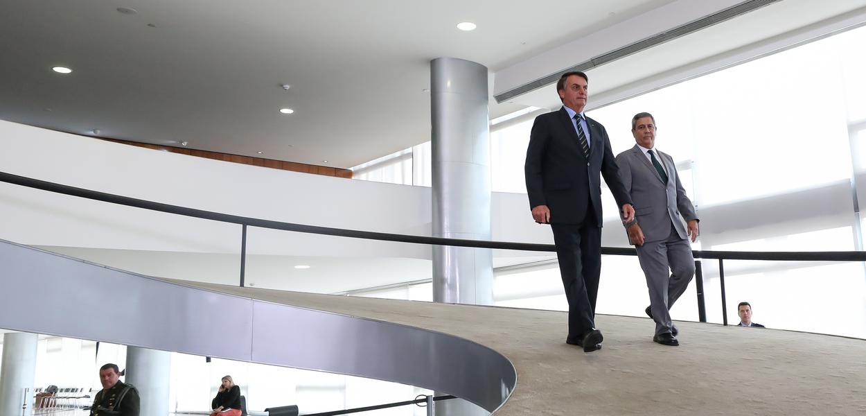 Jair Bolsonaro e o ministro Chefe da Casa Civil, General Braga Netto, participam da solenidade de Lançamento da Agenda + Brasil (Foto: Marcos Corrêa/PR) Jair Bolsonaro e o ministro Chefe da Casa Civil, General Braga Netto, participam da solenidade de Lançamento da Agenda + Brasil
