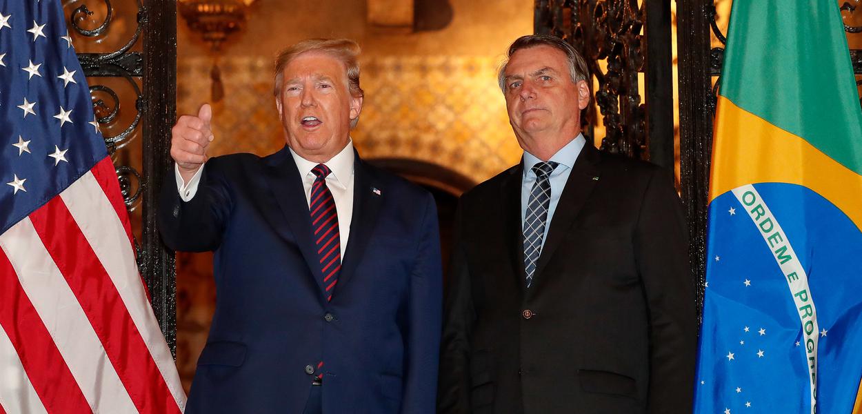 Jair Bolsonaro e Donald Trump após jantar na Flórida (EUA) (Foto: Alan Santos/PR) www.brasil247.com - Jair Bolsonaro e Donald Trump após jantar na Flórida (EUA)