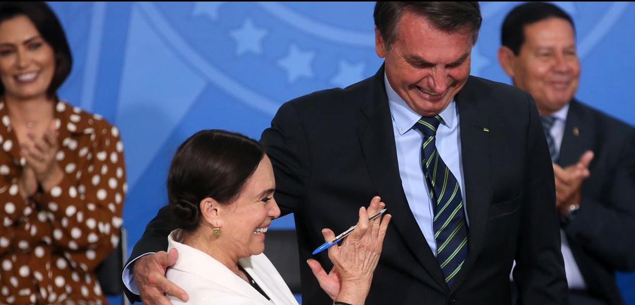 Regina Duarte ao tomar posse na Secretaria Especial da Cultura. (Foto: © Antonio Cruz/Agência Brasil) Regina Duarte ao tomar posse na Secretaria Especial da Cultura.