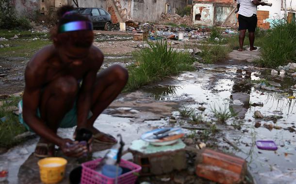 Falta de acesso à água potencializa o coronavírus entre as populações mais vulneráveis (Foto: ABr) Falta de acesso à água potencializa o coronavírus entre as populações mais vulneráveis