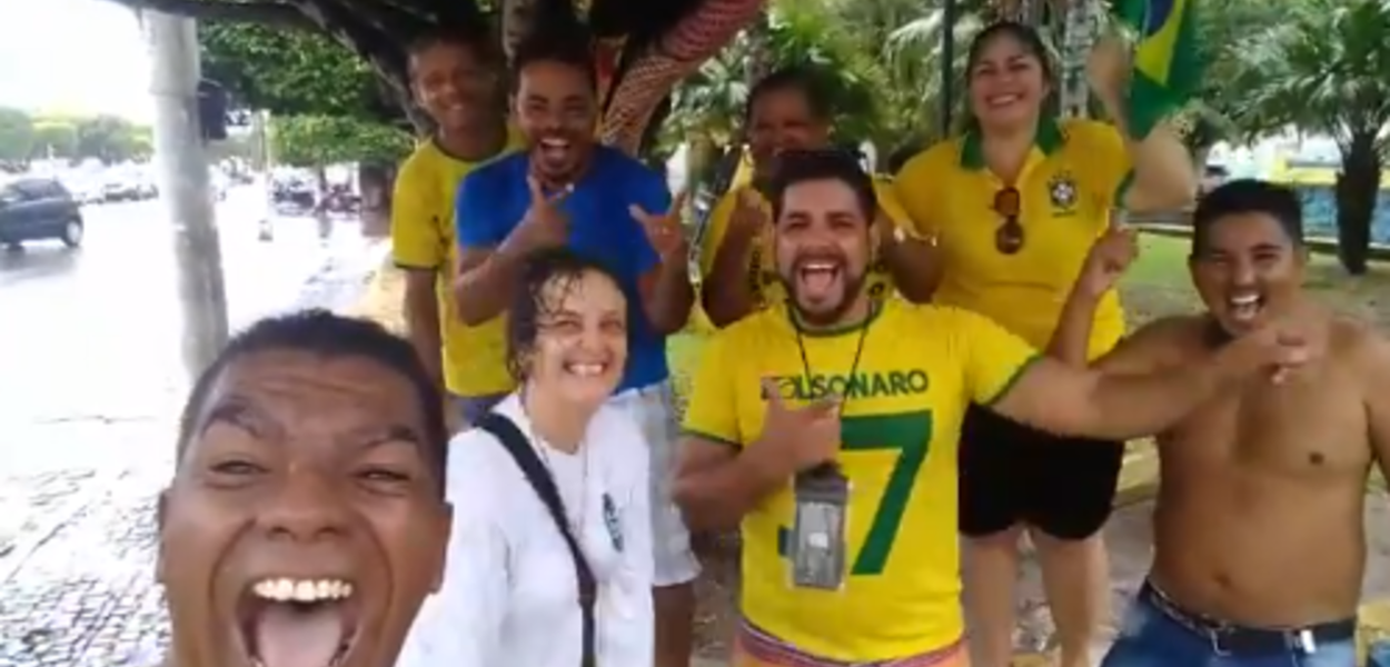 Apoiadores de Jair Bolsonaro (Foto: Reprodução/Twitter) Apoiadores de Jair Bolsonaro