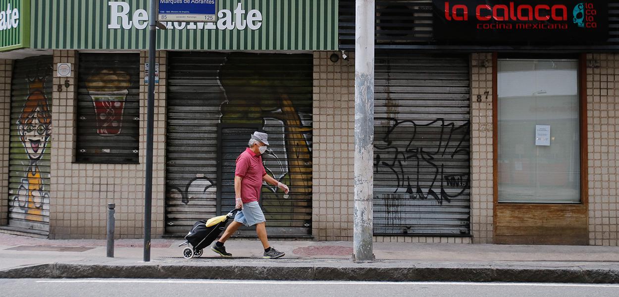 Rio de Janeiro tem o primeiro dia de comércio fechado por determinação da prefeitura (Foto: Tania Regô/Agência Brasil) www.brasil247.com - Rio de Janeiro tem o primeiro dia de comércio fechado por determinação da prefeitura