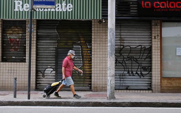 Rio de Janeiro tem o primeiro dia de comércio fechado por determinação da prefeitura (Foto: Tania Regô/Agência Brasil) Rio de Janeiro tem o primeiro dia de comércio fechado por determinação da prefeitura