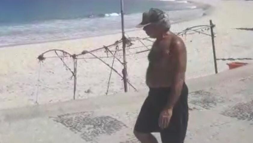 Guedes caminha em Ipanema durante quarentena (Foto: Programa Faixa Livre) Guedes caminha em Ipanema durante quarentena