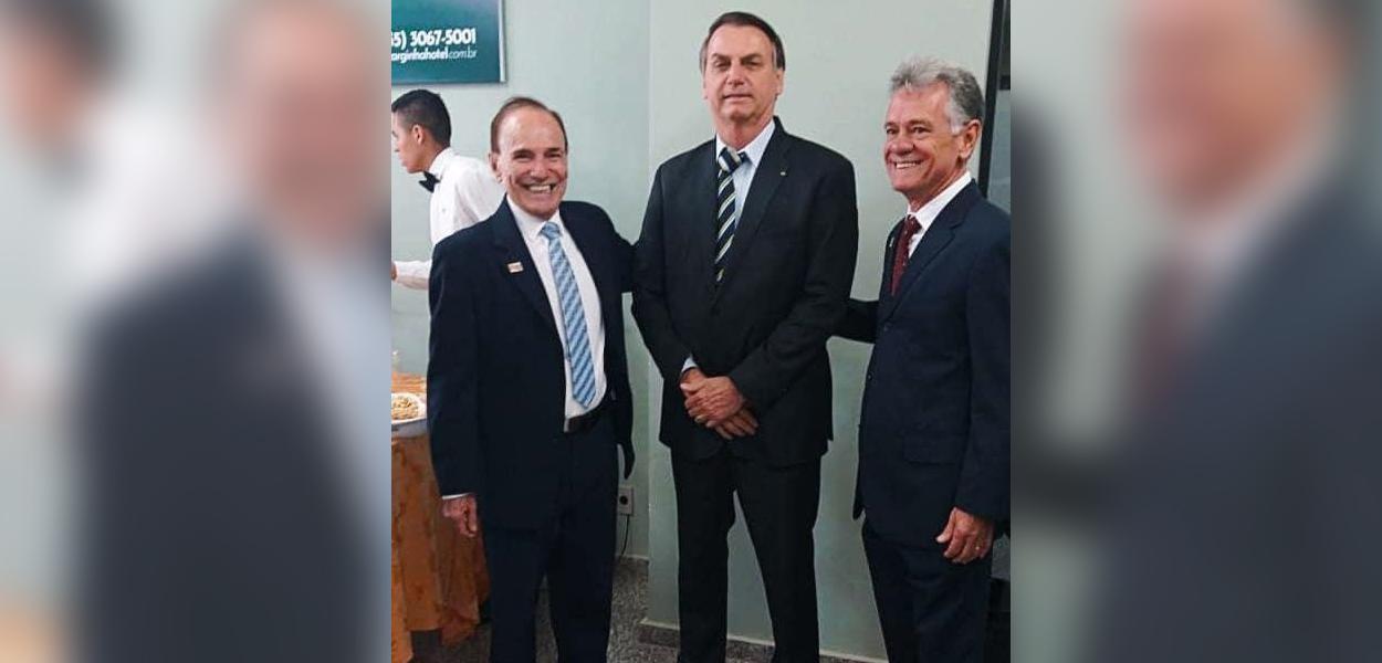 O prefeito de Varginha, Antônio Silva, e o vice, Vérdi Melo, com Jair Bolsonaro (Foto: Ascom/Prefeitura de Varginha) O prefeito de Varginha, Antônio Silva, e o vice, Vérdi Melo, com Jair Bolsonaro