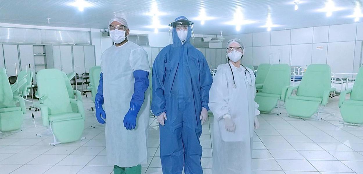 Médicos utilizando EPIs (Foto: Reprodução) Médicos utilizando EPIs