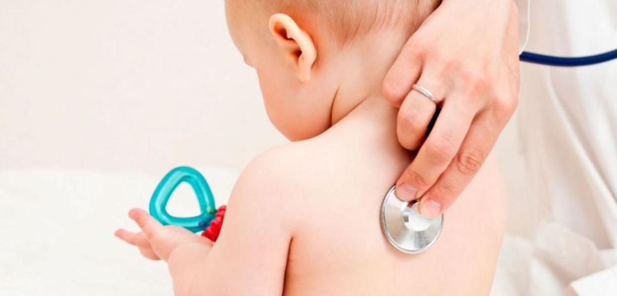 Bebê em consulta médica (Foto: Reprodução) Bebê em consulta médica
