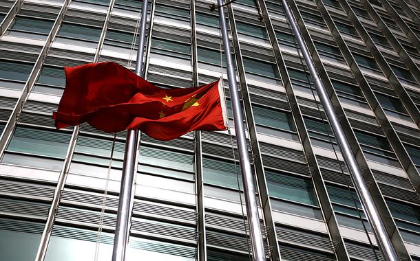 Bandeira da China é hasteada em Pequim (Foto: REUTERS/Tingshu Wang) Bandeira da China é hasteada em Pequim