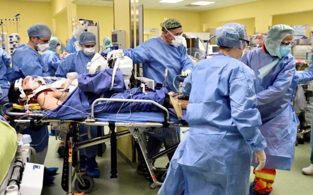 De acordo com dados desta semana, a cada dia, há pelo menos cem novas internações de pacientes no estado de São Paulo