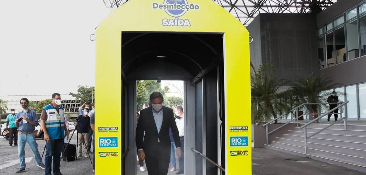 Equipamento para a desinfecção dos profissionais de saúde e funcionários que trabalharão no Riocentro (Foto: Marcelo Piu/Prefeitura RJ) Equipamento para a desinfecção dos profissionais de saúde e funcionários que trabalharão no Riocentro