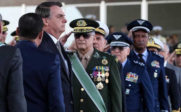 Jair Bolsonaro, durante cerimônia do Dia do Soldado, com imposição da Medalha do Pacificador e da Medalha do Exército Brasileiro (Foto: Marcos Corrêa/PR) Jair Bolsonaro, durante cerimônia do Dia do Soldado, com imposição da Medalha do Pacificador e da Medalha do Exército Brasileiro