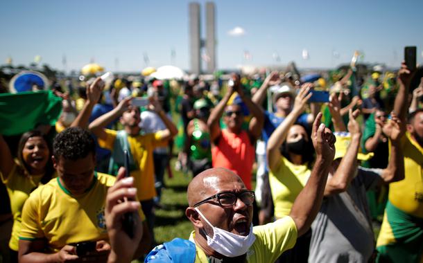 Apoiadores de Bolsonaro fazem manifestação em Brasília 03/05/2020 (Foto: REUTERS/Ueslei Marcelino) Apoiadores de Bolsonaro fazem manifestação em Brasília 03/05/2020
